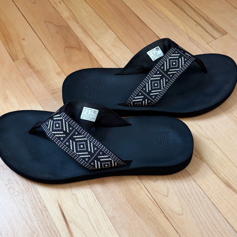 Reef spring woven women’s sandals size 8
Summer vacation poolside black white ☀️ - Picture 6 of 9